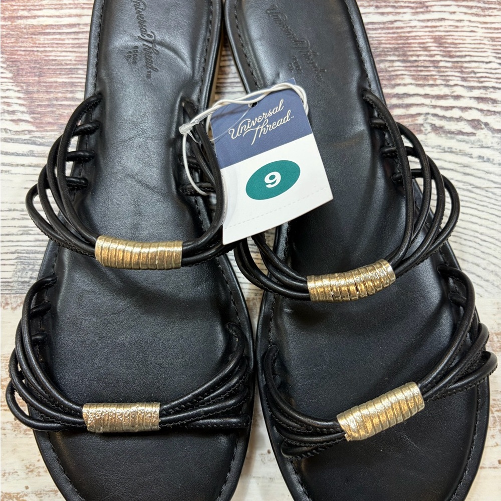 Universal Thread Black and Gold Women's Sandals Size 9 NWT